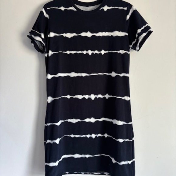 2 blue dresses selling as one purchase , Size small. Both new. - Picture 3 of 4